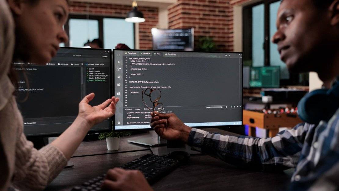 AppExchange vs. Custom Development: Which One is Best for Your Business?